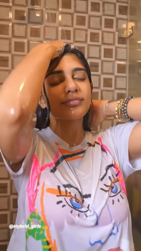 busty desi girl hige wet tits in white tshirt.mp4_snapshot_00.02.287