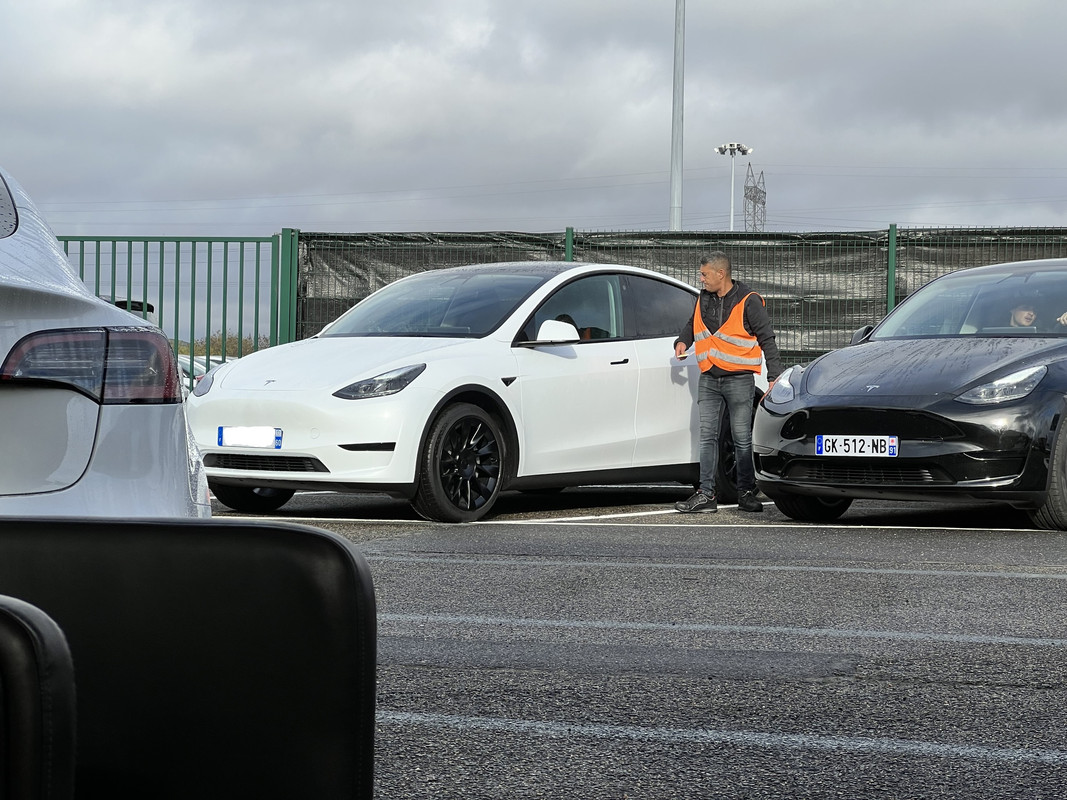 EB051284-63D4-43D4-987C-DEF101C459F9