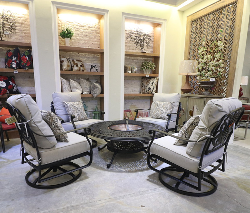 Wendel Round Firepit Table with 4 Chair