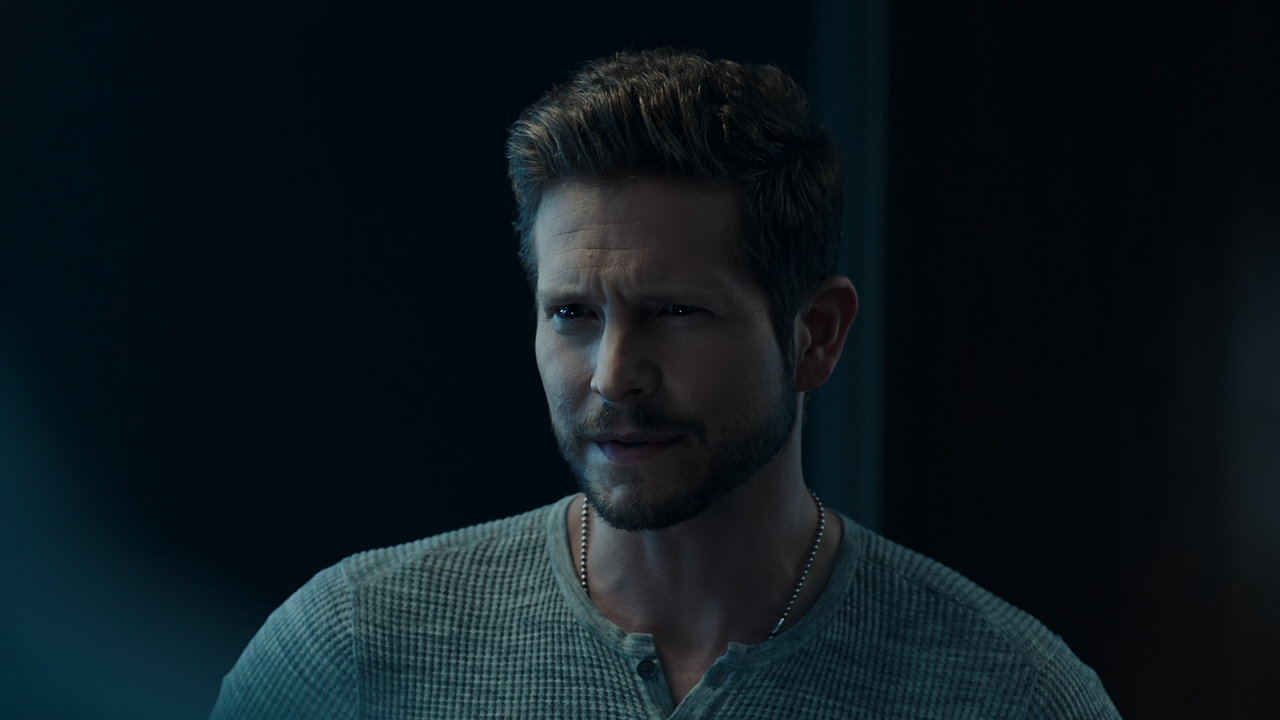 The.Resident.S05E03.The.Long.and.Winding.Road.1080p.10bit.AMZN.WEB-DL.DDP5.1.HEVC-Vyndros.mkv_snapsh