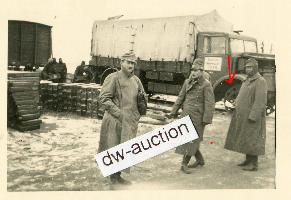 Gebirgsjäger mit Fahrzeug auf Schienen Selten