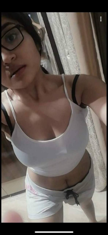 Sexy-In-Glasses-Indian-Girlfriends-Nude-