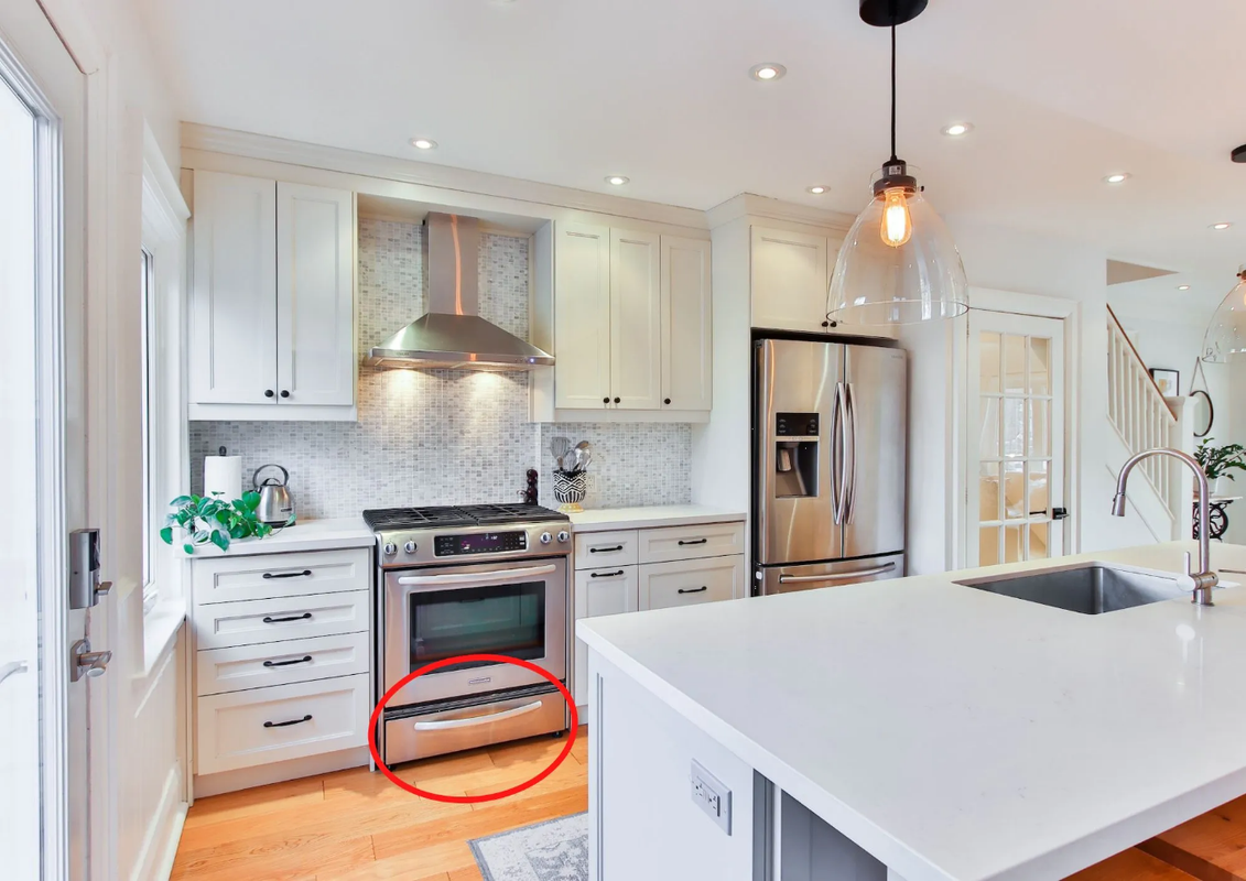 ¿Conoces la función del cajón debajo del horno? ¡Te vas a sorprender!