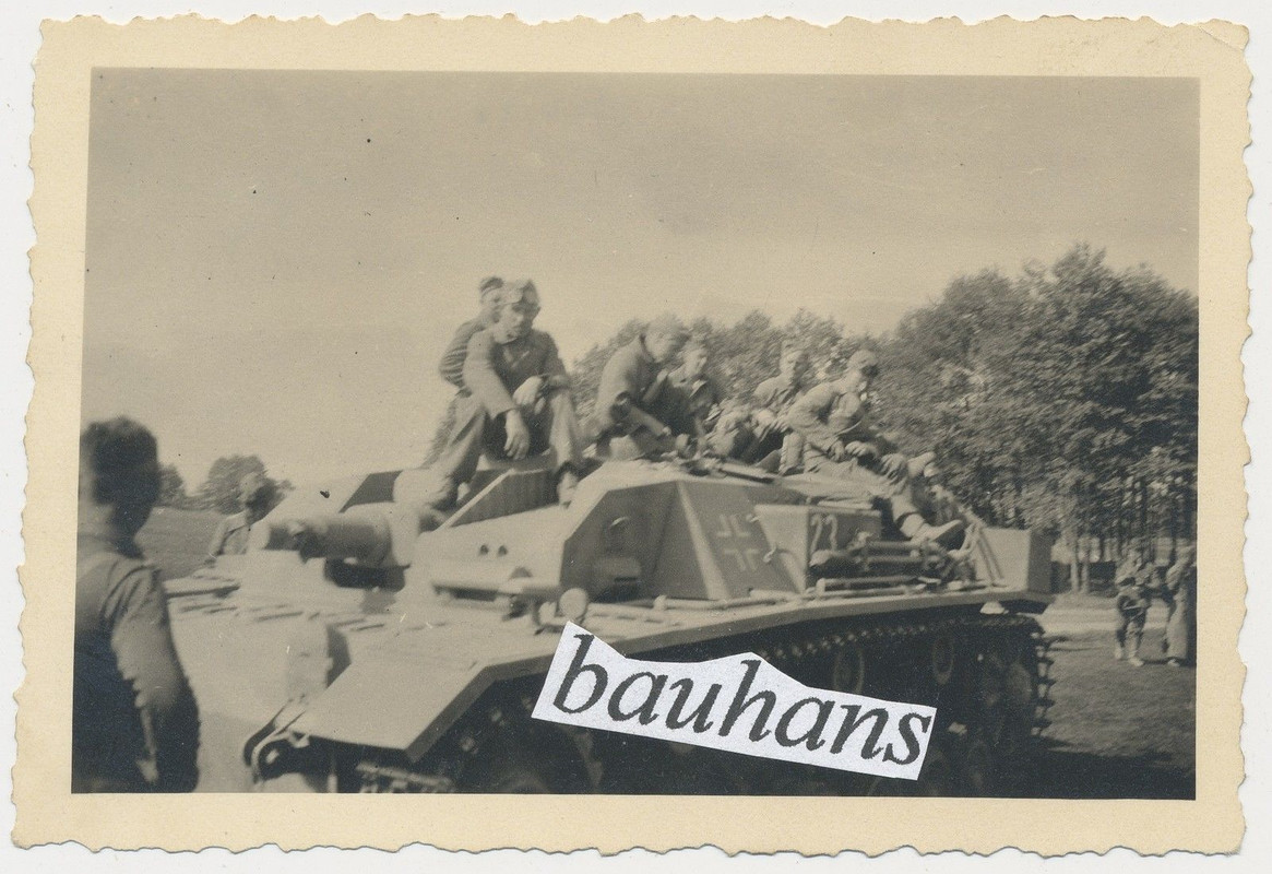 Foto Sturmgeschütz Kennung-Nr.23-Soldaten