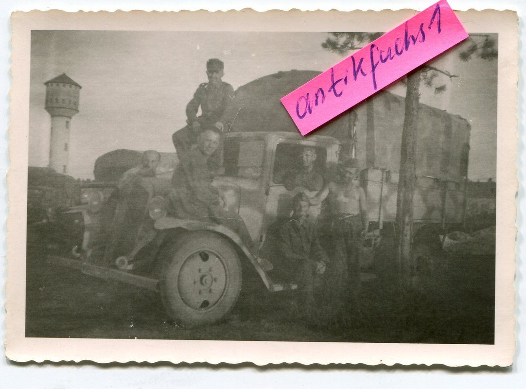 WH-Militär-LKW mit spätem Tarnanstrich 1945