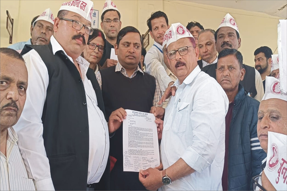 पूर्व मंत्री प्रदीप जैन पर लिखा गया मुकदमा वापस लिया जाए - सत्येन्द्र पाल   बुन्देलखण्ड राज्य निर्माण की मांग को लेकर अंतिम सांस तक प्रयास किया जायेगा