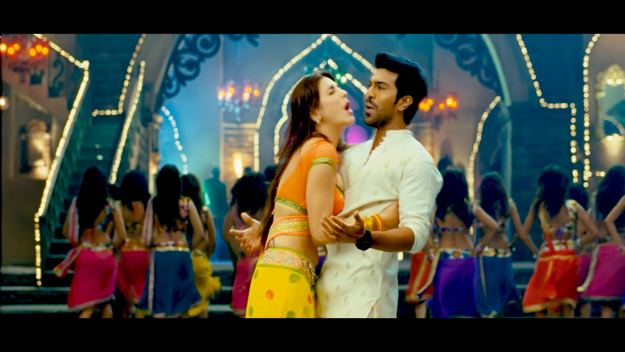 Shruti Haasan From Yevadu Hot Song 4K.mp4_snapshot_03.56.579