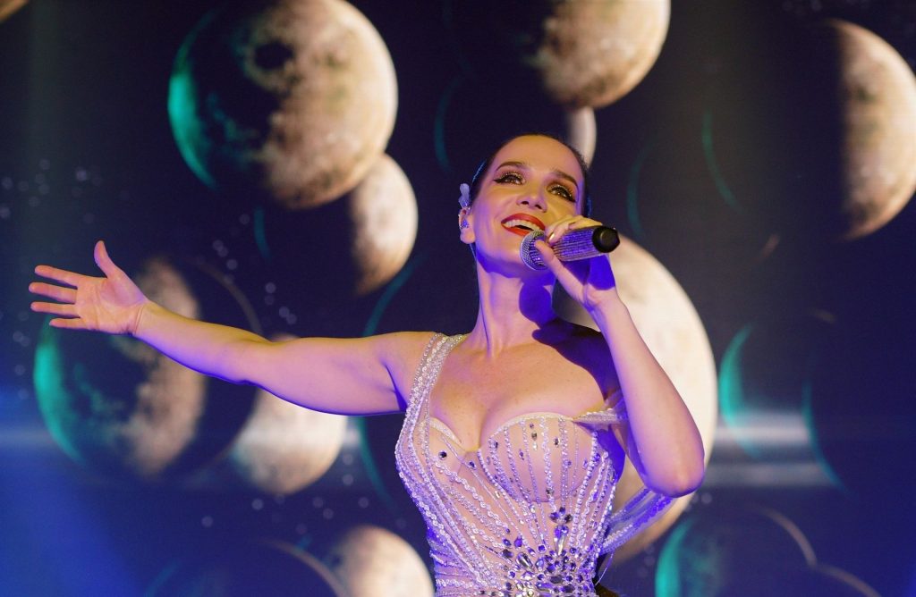 Natalia-Oreiro-Upskirt-STARS-com-20-1024x641-18