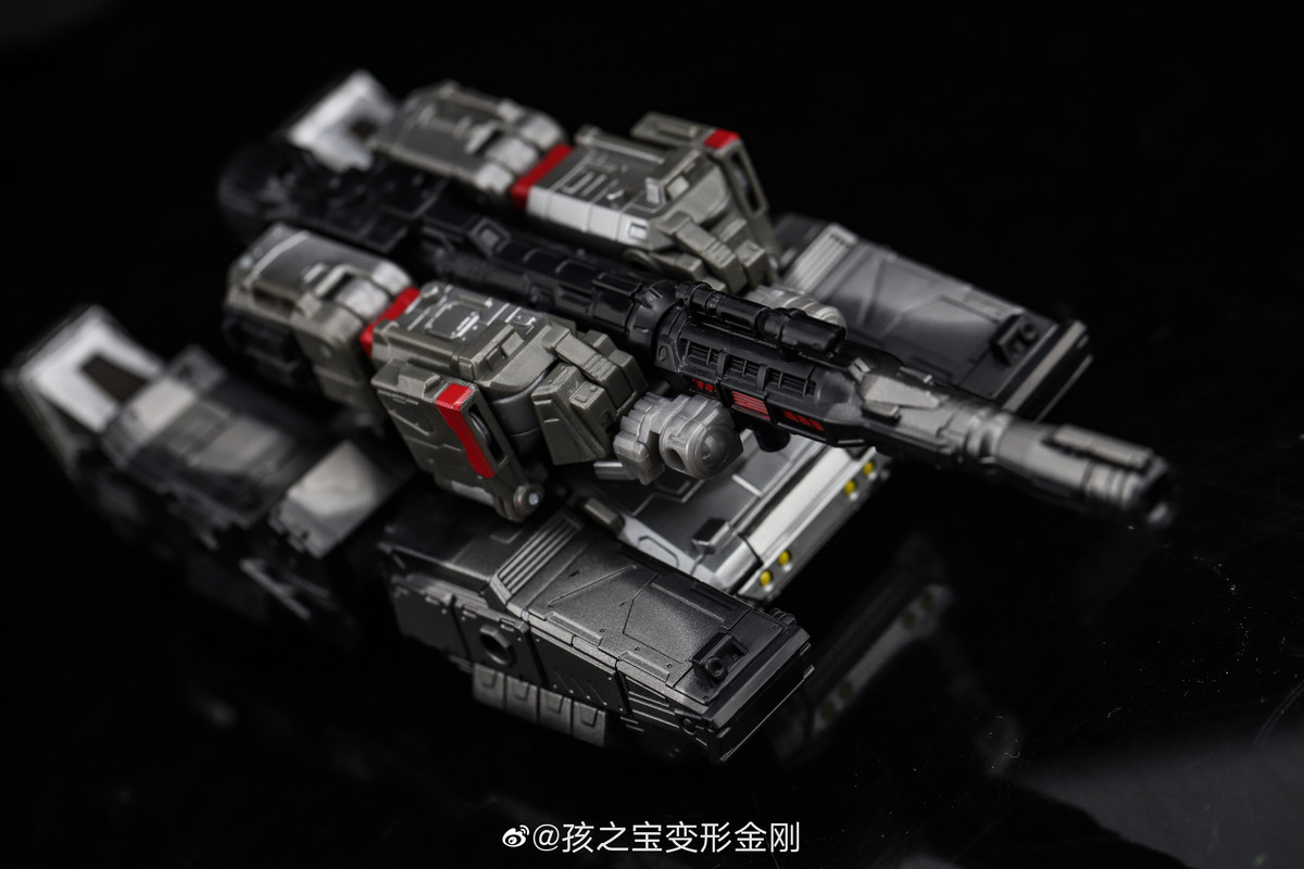 WFC-Netflix-Megatron-08