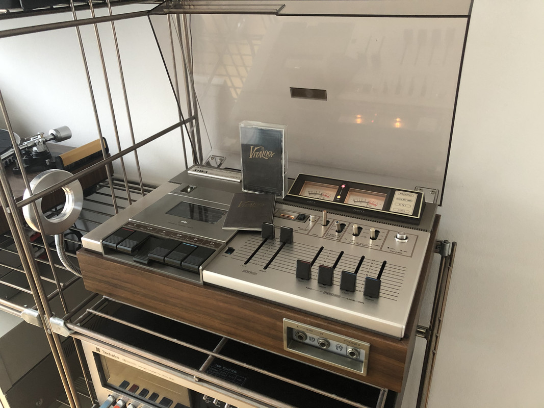 4297D658-4BA3-44C2-9F83-EF5B43098F82