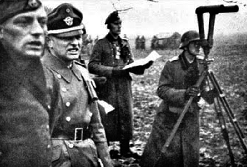 El cuerpo de artillería de la Polizei-Division realiza unas prácticas de tiro en Janvry, Francia, enero de 1941 El cuerpo de artillería de la Polizei-Division realiza unas prácticas de tiro en Janvry, Francia, enero de 1941