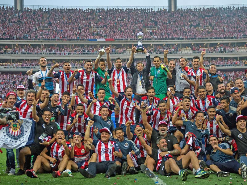 Club Deportivo Guadalajara despide a su entrenador Michel Leaño