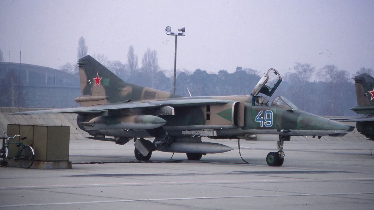 559 APIB Mig-27K 49 Blue_76802630207