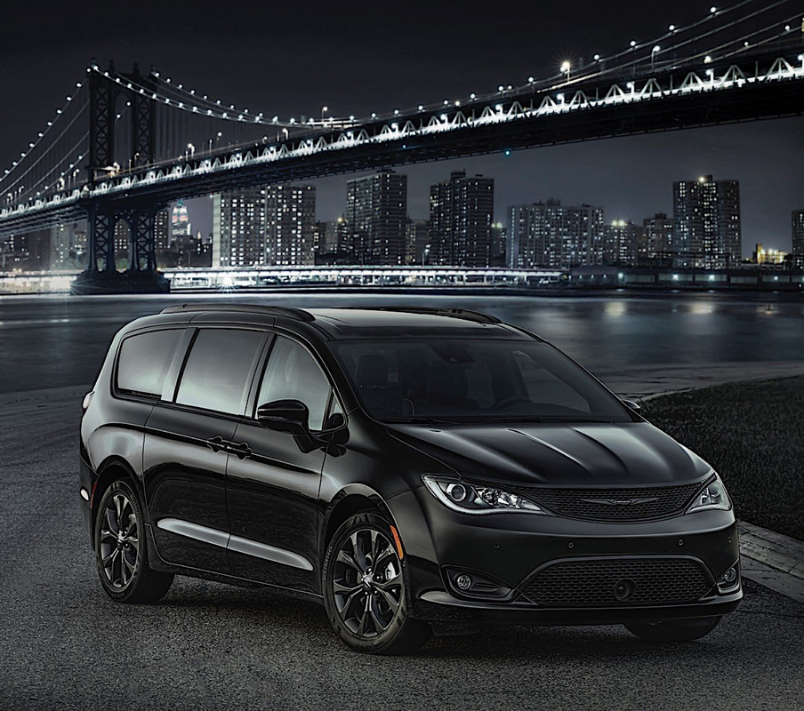 2020 chrysler pacifica red s