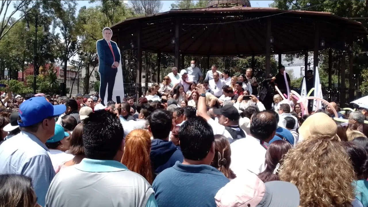 Marcelo Ebrard denuncia a