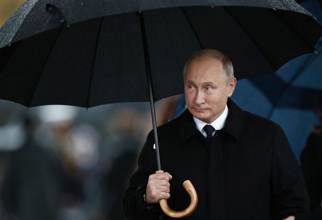 Vladimir Putin y Donald Trump decidieron no usar los buses del gobierno francés y arribaron por separado