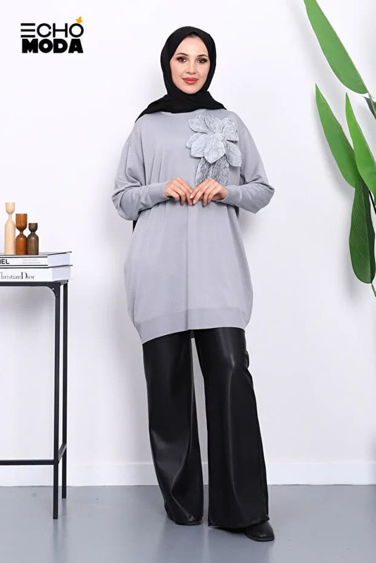 تونيكات طويلة بالبنطلون: إطلالة محتشمة بلمسة راقية تونيكات طويلة بالبنطلون: إطلالة محتشمة بلمسة راقية