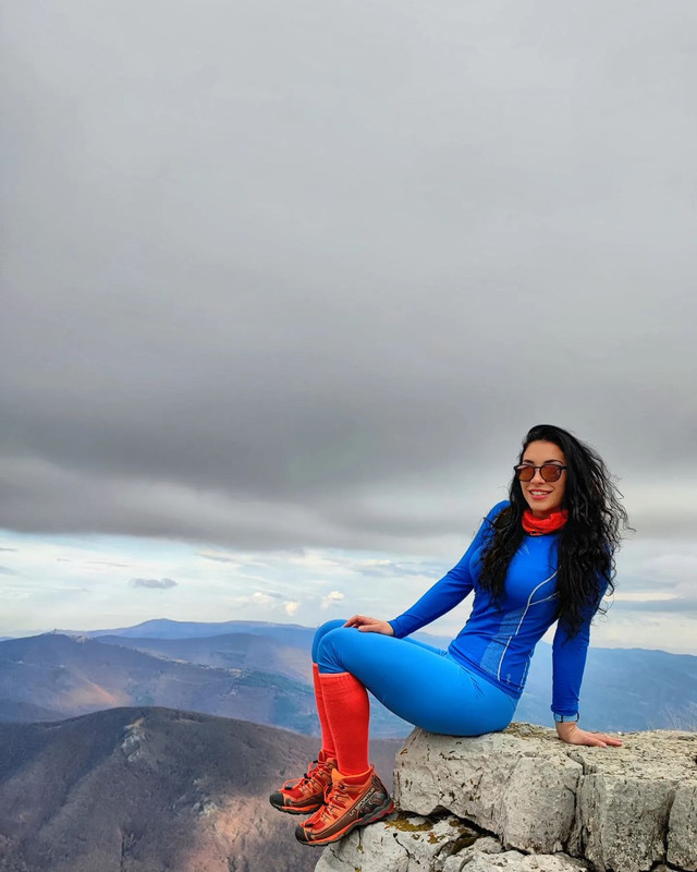 legins-w-a-view-@nickeymousey 23yrold