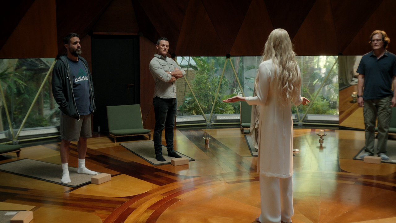 Nine.Perfect.Strangers.S01E01.Random.Acts.of.Mayhem.1080p.AMZN.WEB-DL.DDP5.1.H.264-FLUX.mkv_snapshot