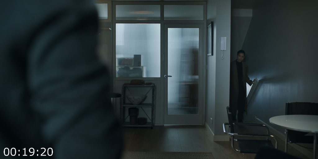 [Kép: Surface-2022-S02E07-1080p-x265--Elite.png]