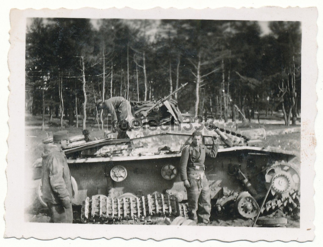 Foto Sturmgeschütz Brigade 322 StuG Panzer Wrack