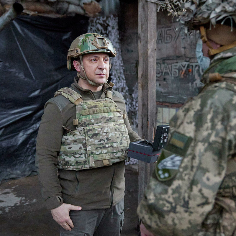 Presidente de Ucrania huyó de Kiev, Moscú dice que Volodímir Zelenski escapó