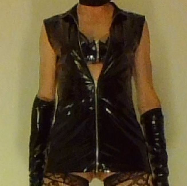 25-2 - Latex-Outfit-Front-view