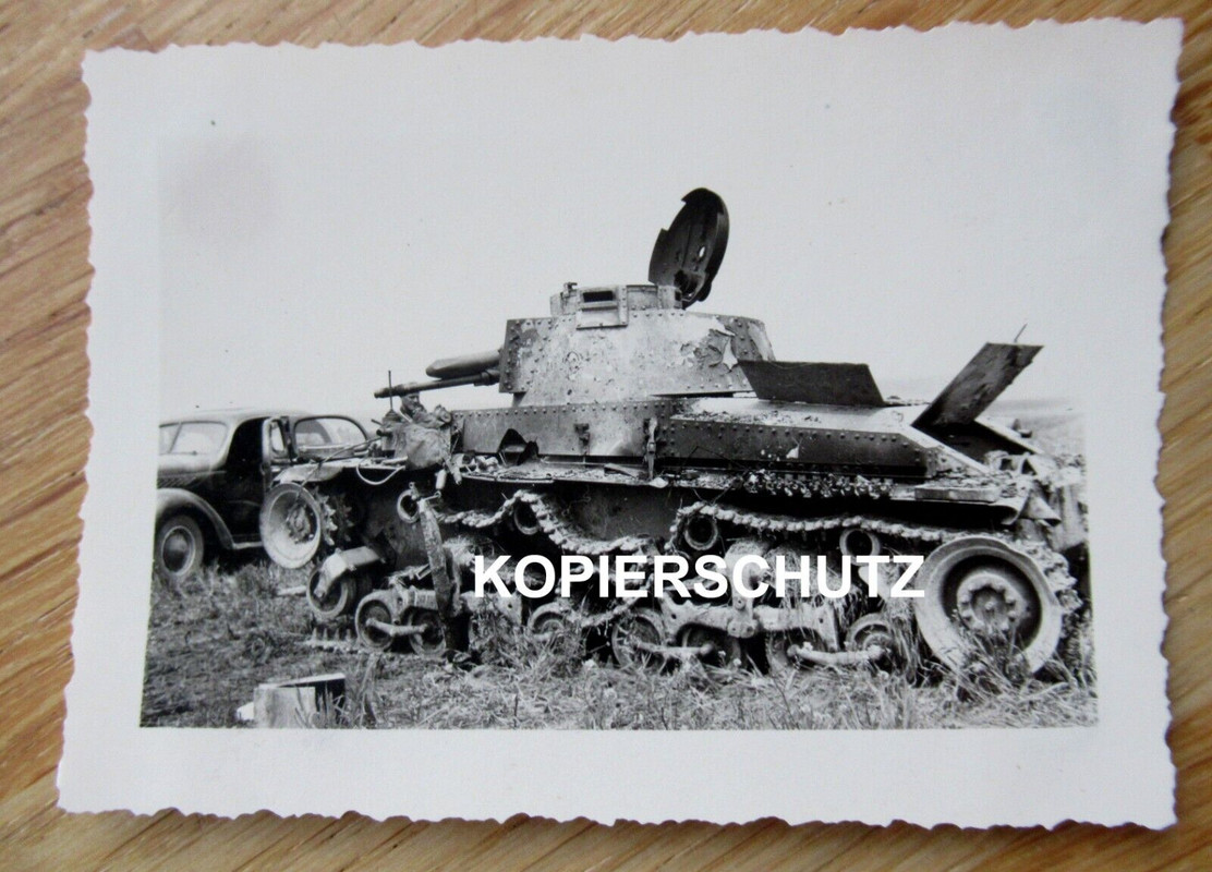 Altes Foto abgeschossener Panzer - Panzerkampfwagen 35 (t) - 2. WK -