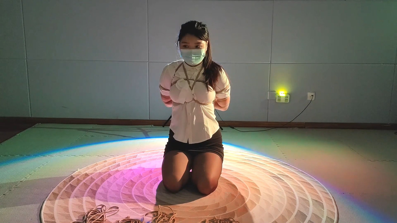 一绳所爱 雯雯重度紧缚鞭打.mp4_20240416_131806.358