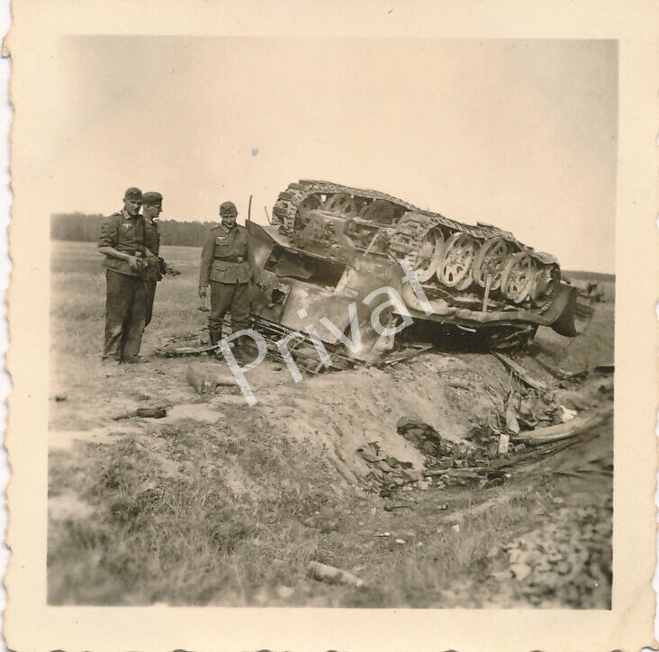 zerstörter Panzer tank char бак Lemberg Львів Ukraine