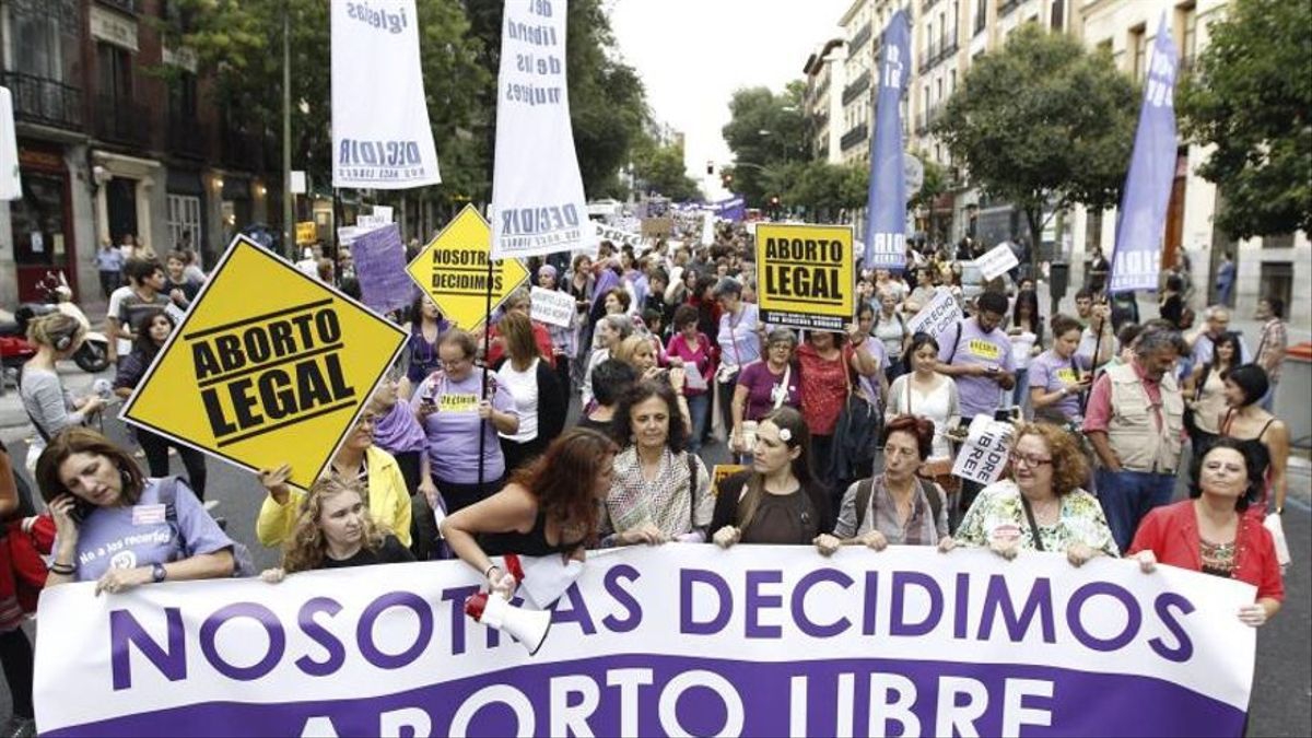España reformará ley de aborto; menores de 16 años podrán decidir sin sus padres