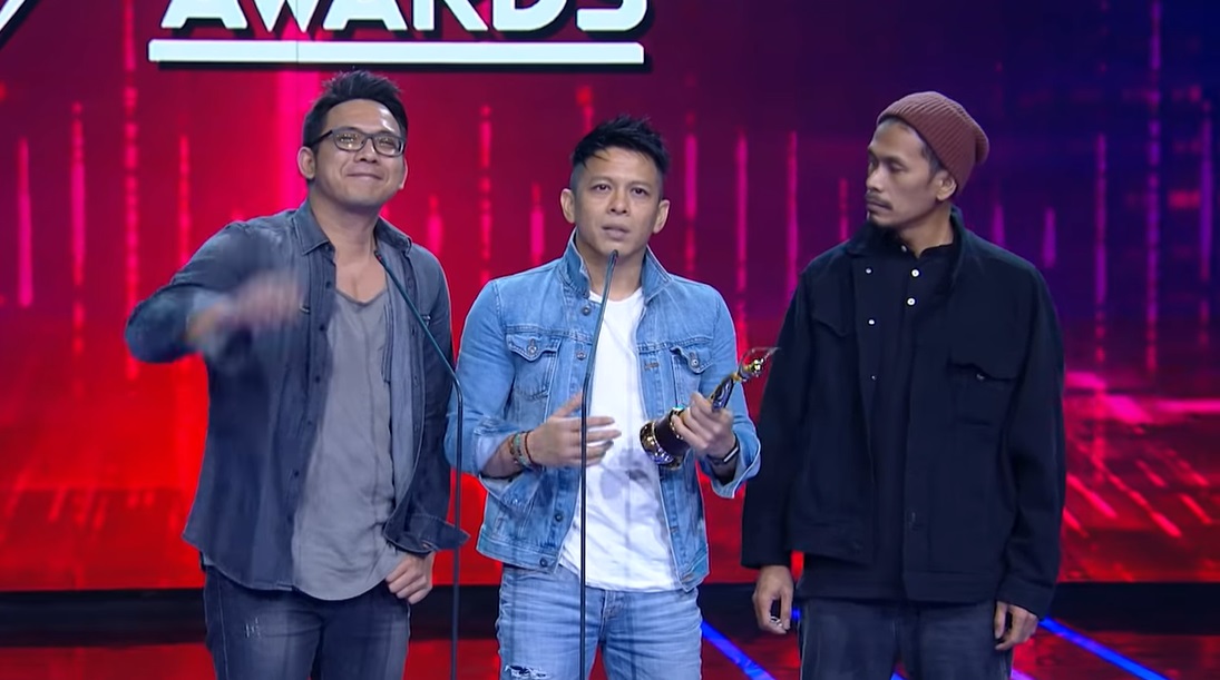 Ariel, David, Lukman tergabung dari grup band NOAH berhasil menyabet penghargaan AMI Awards 2019 kategori Duo/Grup Pop Terbaik