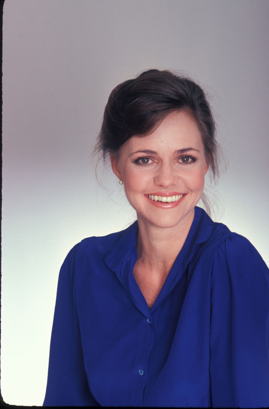 Sally_Field_b09