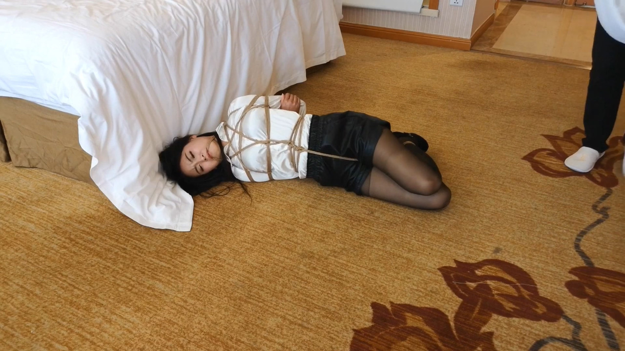 随心原创 少妇 白衬黑丝.mp4_20210112_133517.701