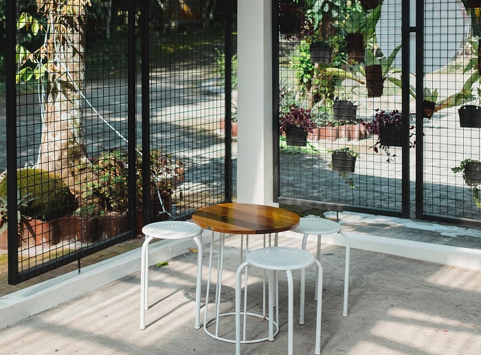 Mam's Well Cafe Jogja, menyuguhkan tempat yang asri dan teduh.