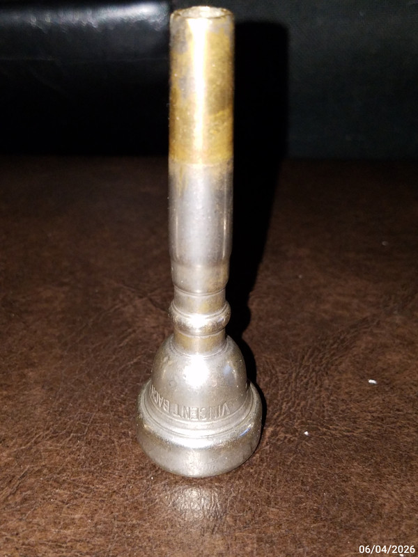 ITEM 2 Bach New York trumpet HEAVY MASS 10 5C (3)