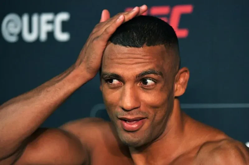 Едсон Барбоса срещу Джалин Търнър на UFC 323