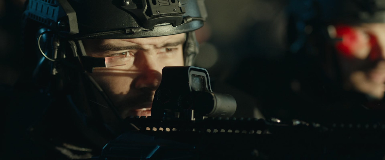 The Blackout (2019) (1080p BluRay x265 SAMPA)-11