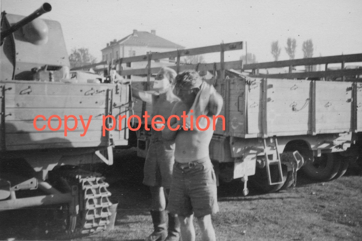 Orig. Fotos Halbketten LKW Maultier 2cm Flak 1943-44 Südosten-