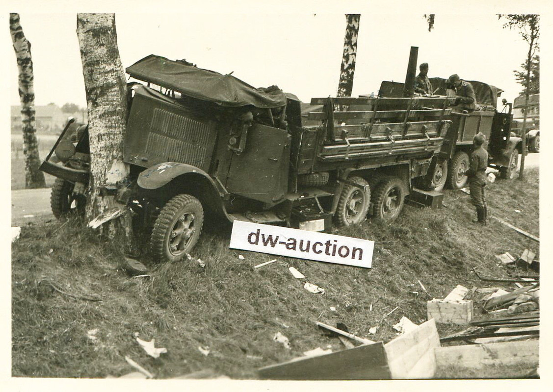 Polen , zerstörtes Fahrzeug durch polnisches Flu