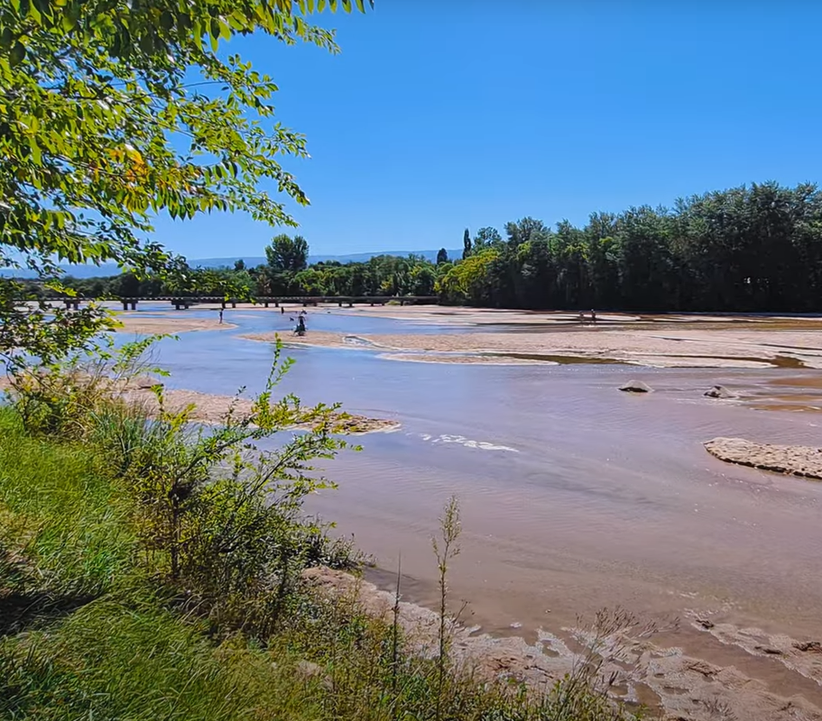 complejo a 3 cuadras del río