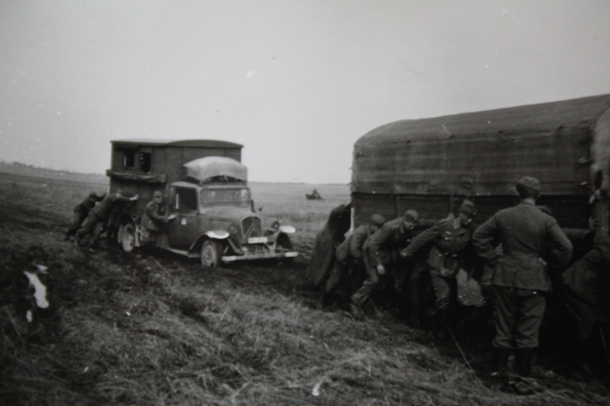 technische Aufnahmen WKII - Panzer, Motorräder, 