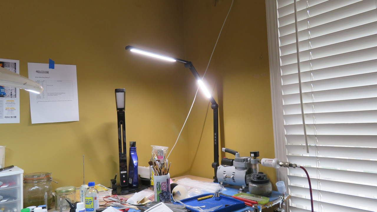 I got this great new desk light for my workbench IMG-2003