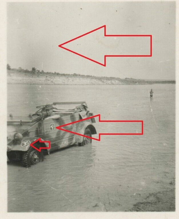 Foto Wehrmacht VW Kübel mit Südfront Tarnung und taktischen Zeichen Pferd