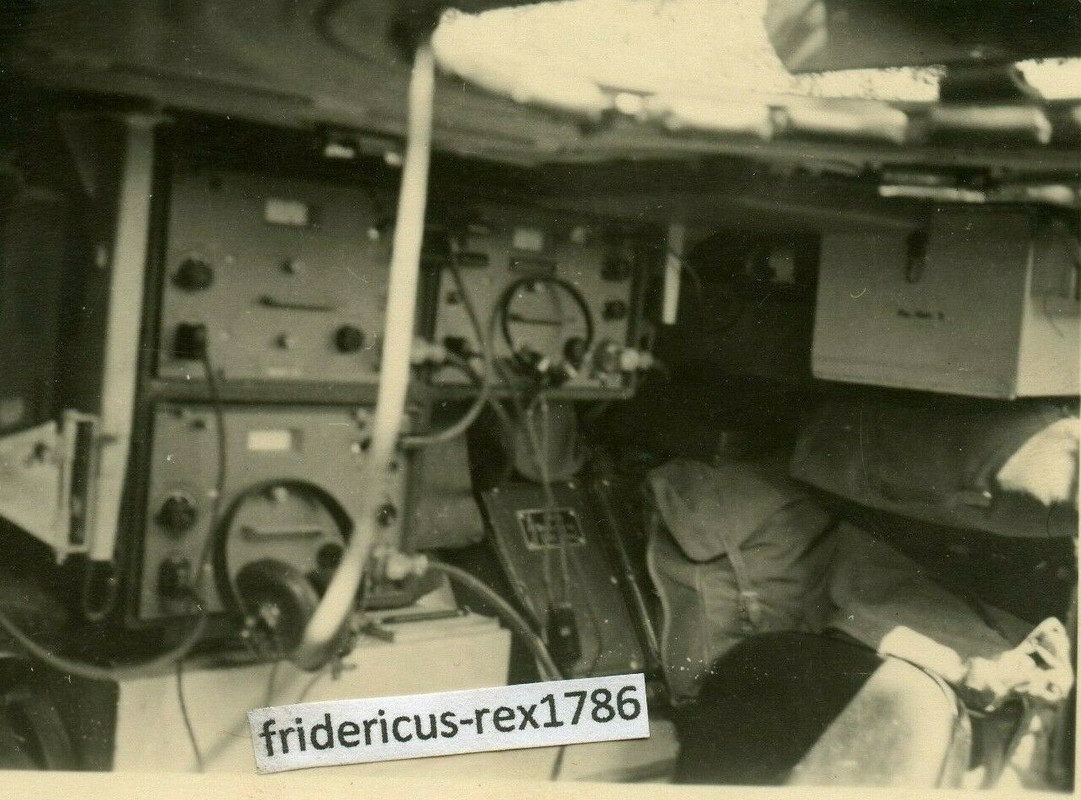 Foto Schützenpanzerwagen Sd.Kfz. 253 Innenraum Fahrerstuhl.