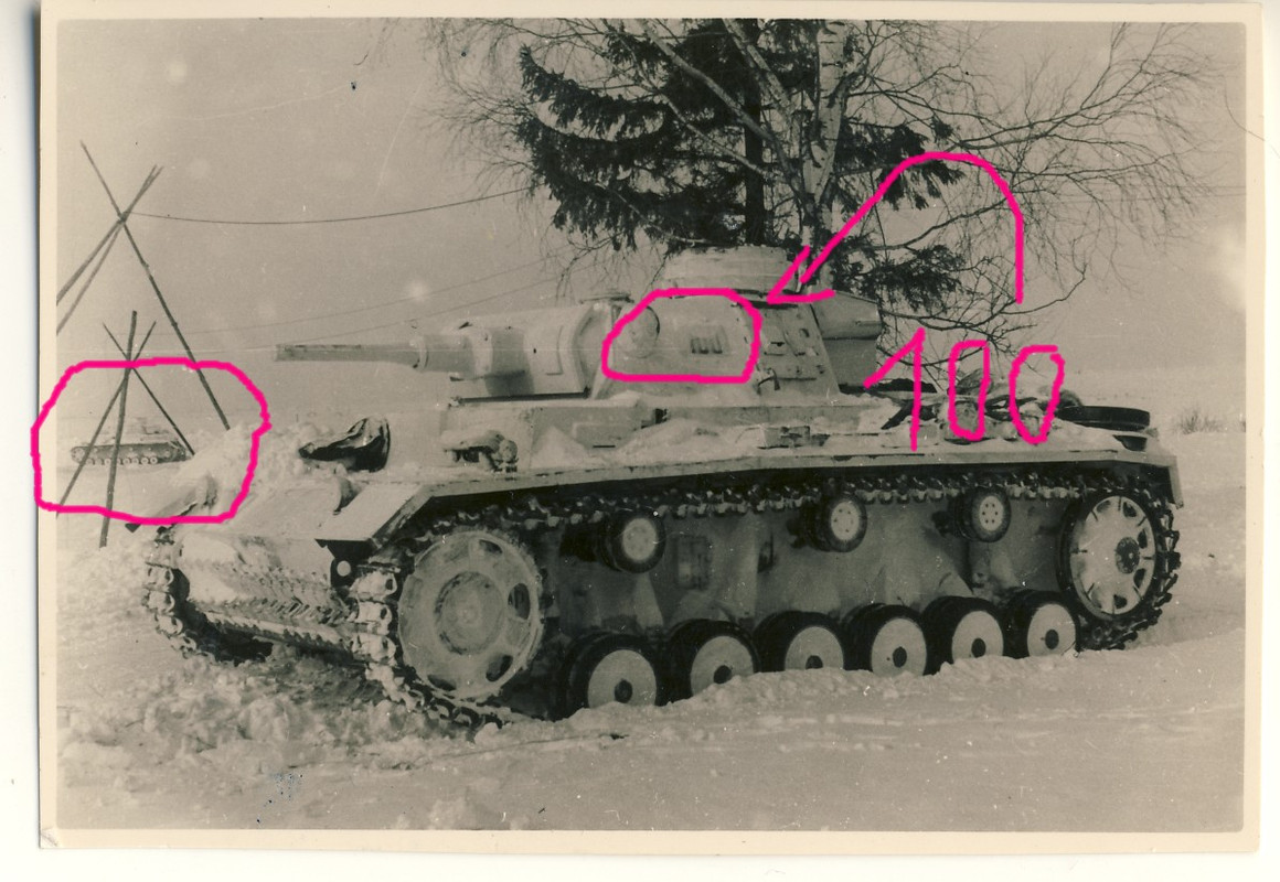 Panzer bei Dmitrowo Kennung 100 Winter-Tarn Rußl