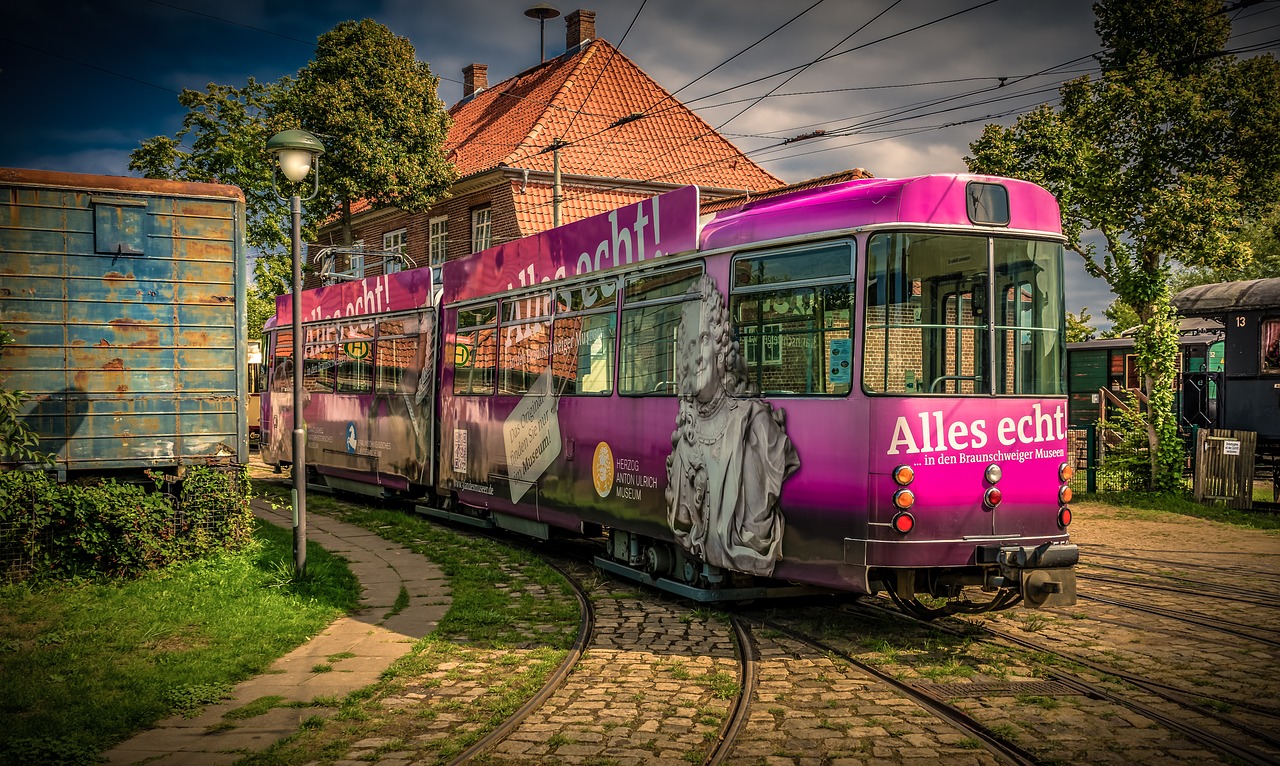 pink-tram-4101293-1280.jpg