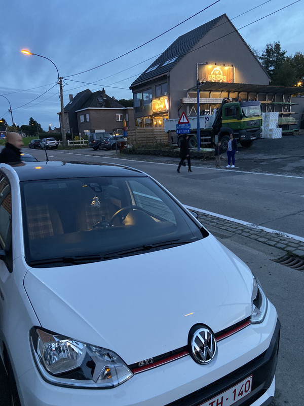 FFA4EE0D-2E4D-4C96-B76F-78F70993D5AE