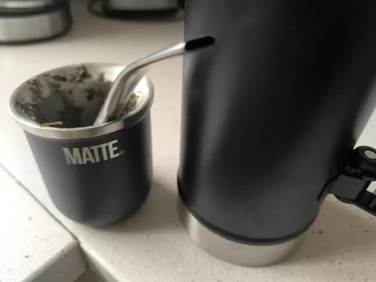Rese&ntilde;a real Matte Steel