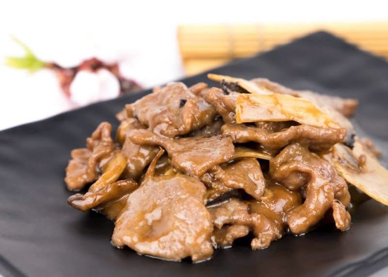 97. Manzo con funghi e bambù